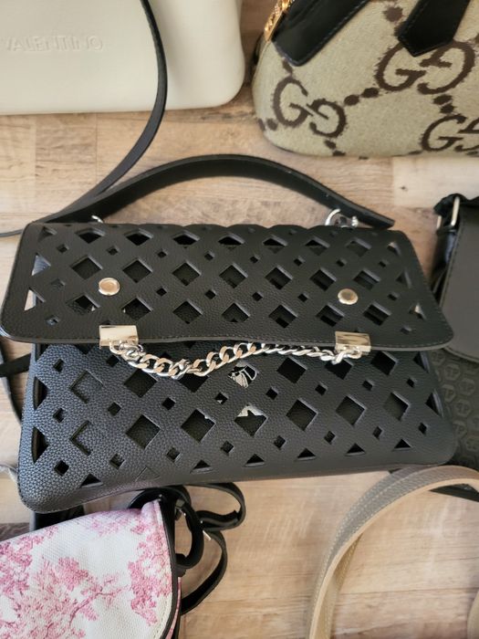 Нови чанти, различни цени