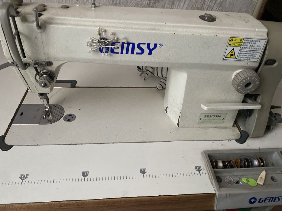 Швейная машина продам