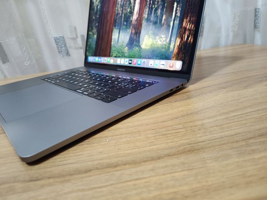 Mac book pro i 7 512 gb 16 gb ram