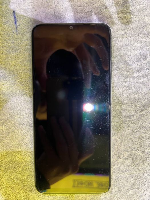 Realmi C35.  64 talik