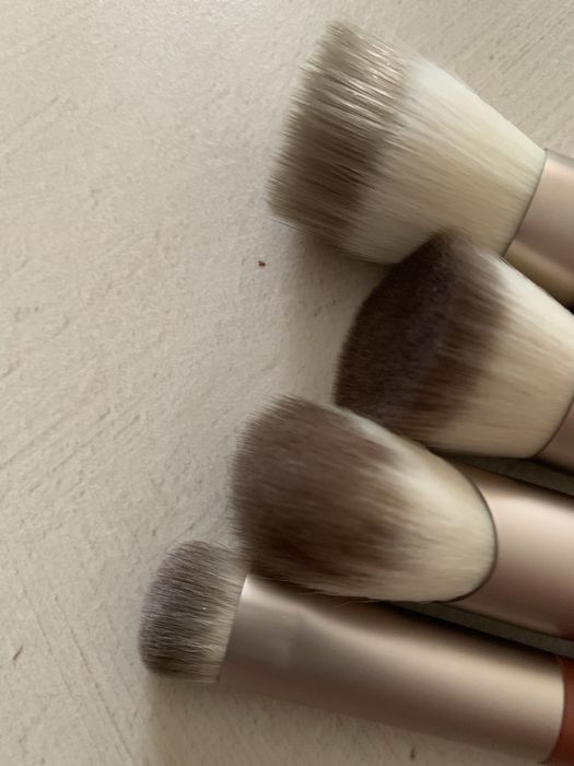 Set pensule machiaj Rose Inc