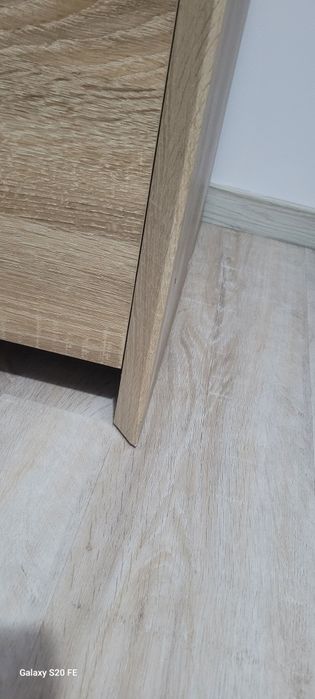Comoda tv cu 2 usi si 3 sertare
