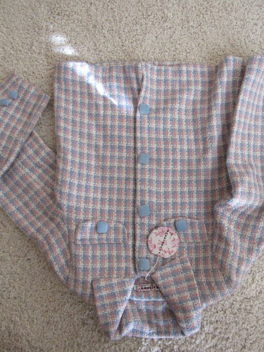 Ново костюмче за момиче с пола и сако размер 150