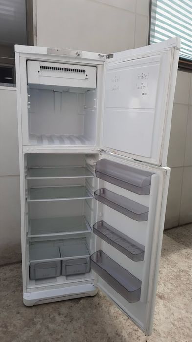 Холодильник рабочий Ariston СРОЧНО