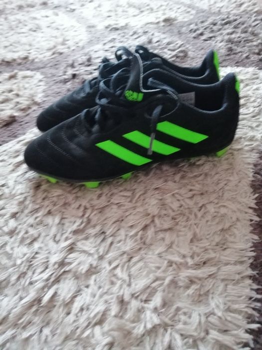 De vinzare ghete fotbal crampoane. Preț 50lei perechea