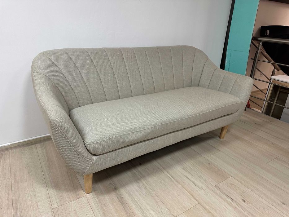 Диван 2.5-местен – бежов текстил / цвят дъб