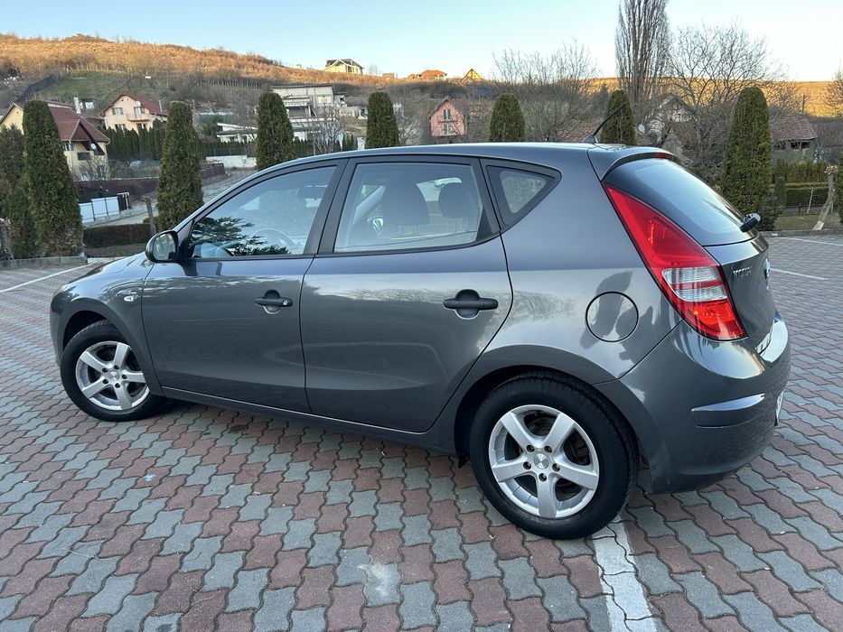 -Hyundai i30 facelift-1.4benzina-109cai-euro4-2010-adusa din germania-