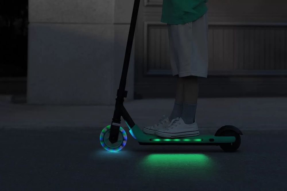 Детска електрическа тротинетка Ninebot Kick Scooter A 6 + Зарядно
