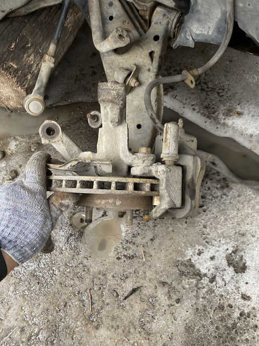 Поворотный кулак мазда кронос