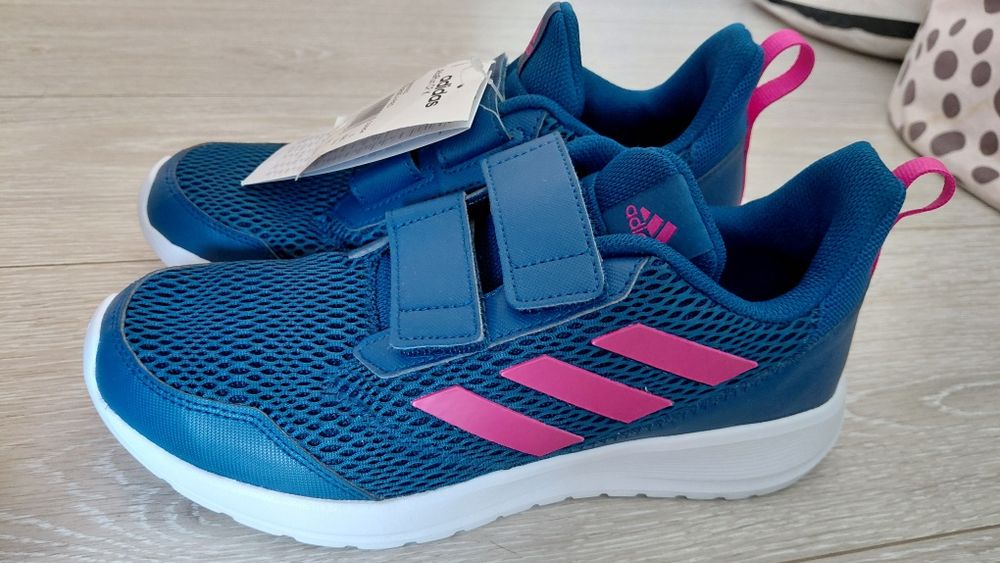 Продам детские adidas alta run