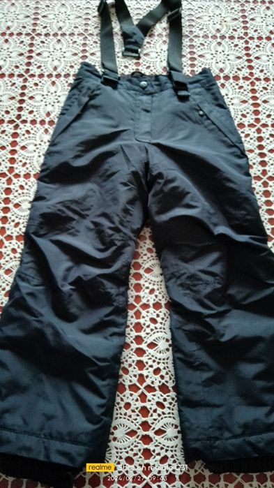 Скиорски екип, много запазен. За момче.