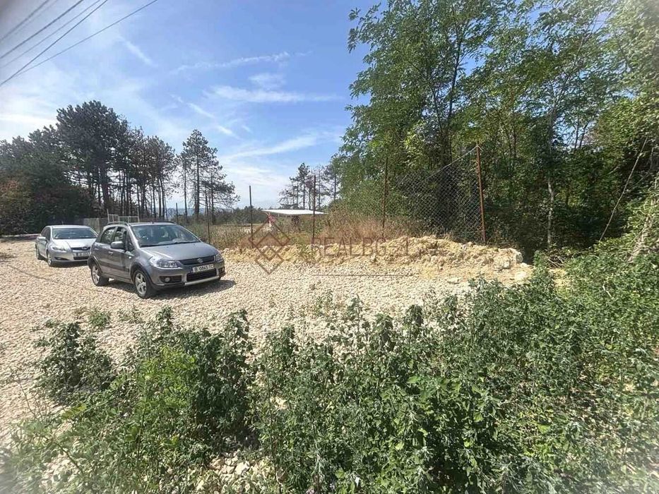 Парцел с потенциал! Отличен достъп, комуникации, гледка – ж.к. Изгрев