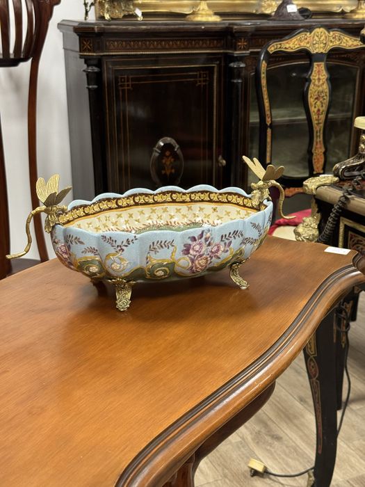 Fructiera deosebita din portelan cu ornamente din bronz