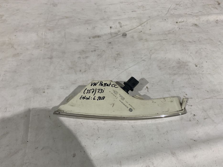 Lampa semnal stanga VW Passat CC 2009, 2010, 2011, 2012, cod origine OE 3C8953041