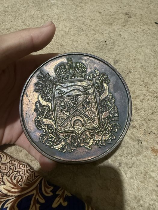 Sssr Buyumlari Soatlar va Tanga shaklidagi buyum