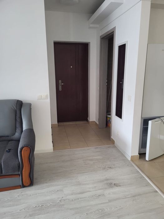Inchiriez apartament