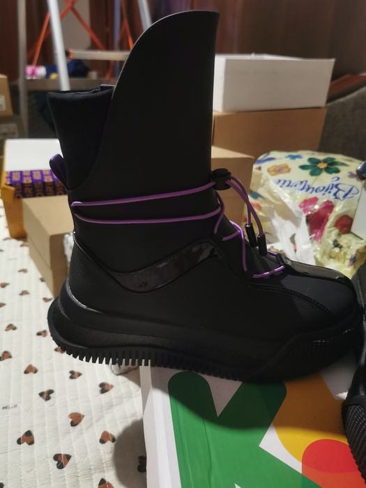 Продам детские ботинки