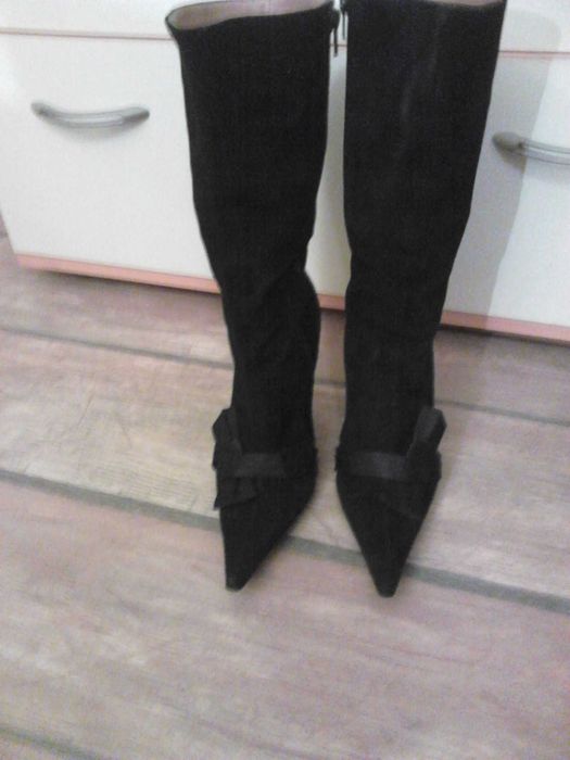 Естествен велур почти нови ботуши Номер 38 стелка 24.5см