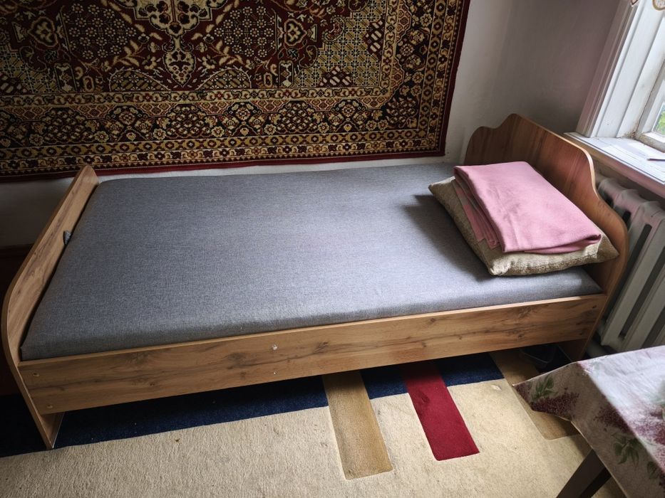 Продам кровать полуторку