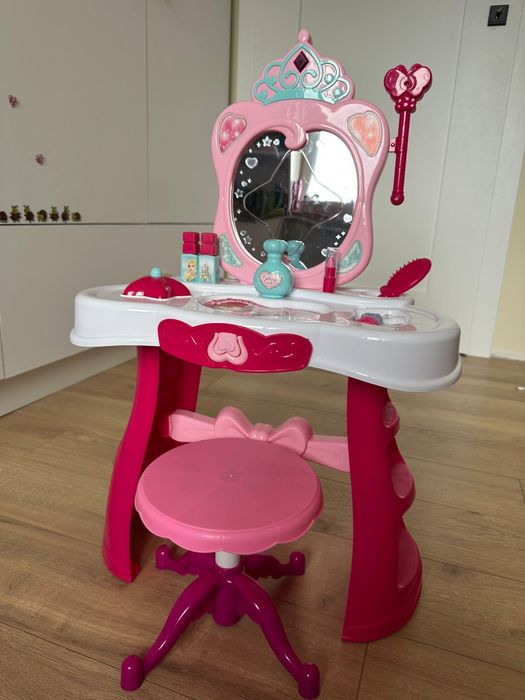 Stand makeup jucarie