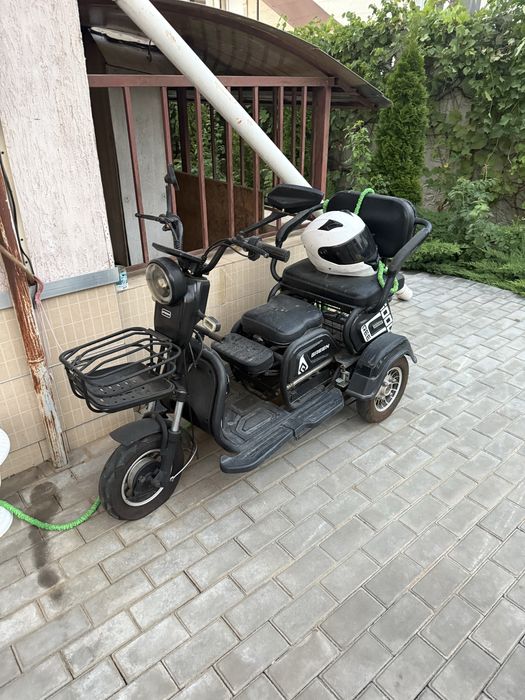 Трицикл электро продам