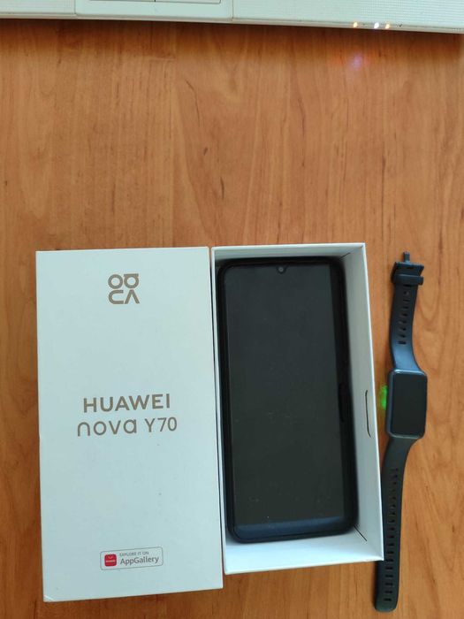 Продавам Huawei NOVA  Y 70 със смарт гривна  в отлично състояние