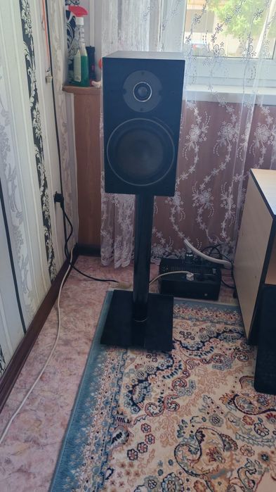 Акустика Dali oberon 3 со стойками Dali Connect E-601 (комплект)