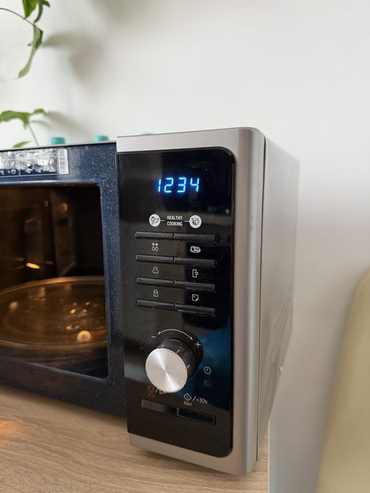 Samsung MS23F301TAS cuptor cu microunde argintiu in stare foarte buna