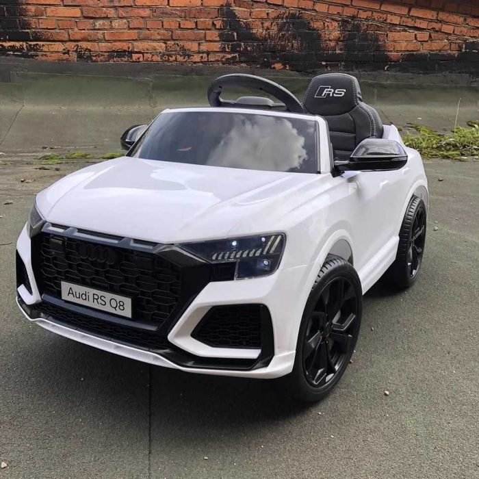 Акумулаторна кола Audi RS Q8 с WiFi меки гуми и кожена седалка и MP3 12V металик