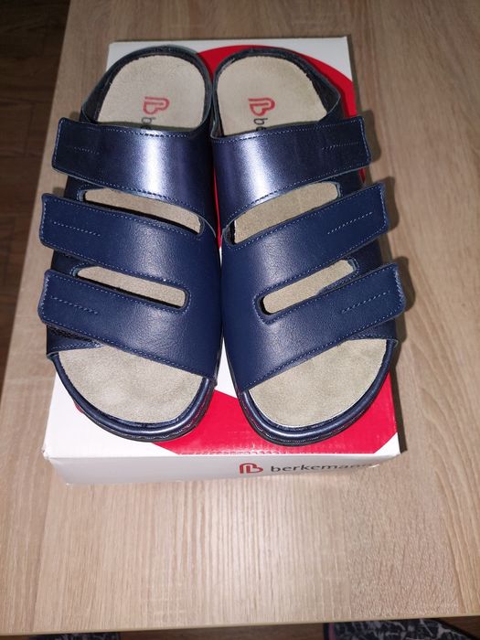 Sandale decupate cu 3 scai .Culoare  blomarin   închis ,-Sidefiu  !