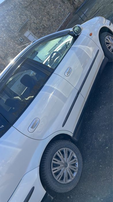 Продам Ниссан Тино