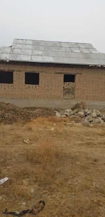 Курилиши битмаган уй