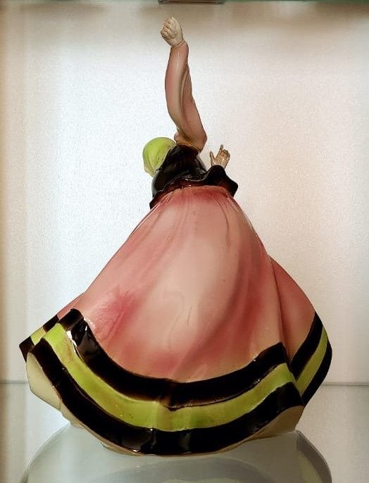 Статуэтка плясунья