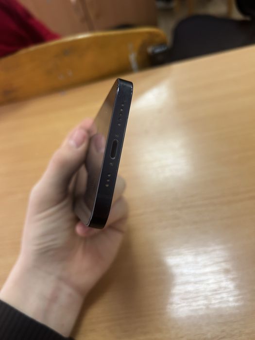 Продам айфон 12