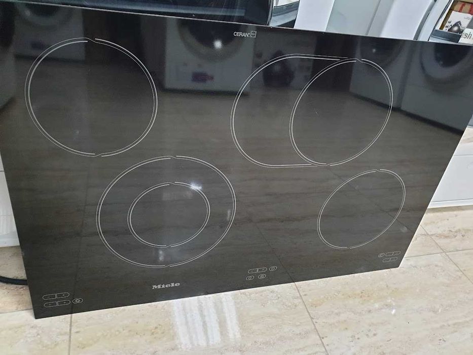 Miele KM552 - Керамичен Плот Котлони 4 зони за Вграждане Миеле