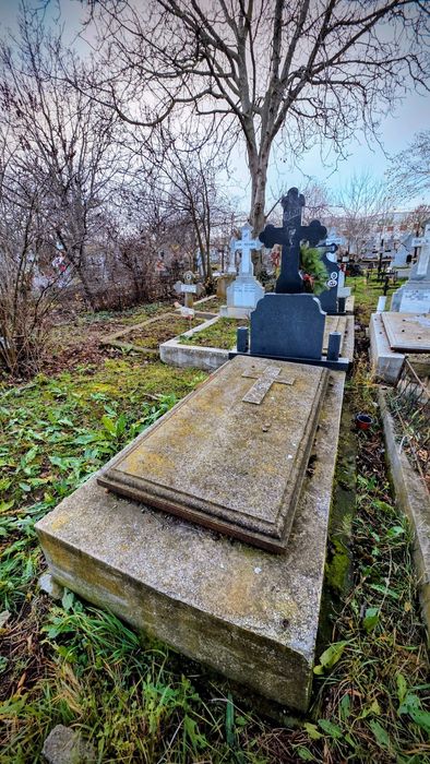 Loc de veci cripta cu 3 locuri cimitirul Pantelimon 2