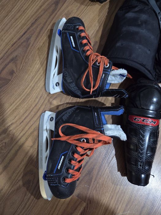 Хоккейная экипировка.