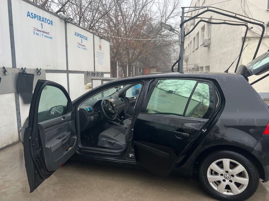 Volkswagen GOLF 5 1.6