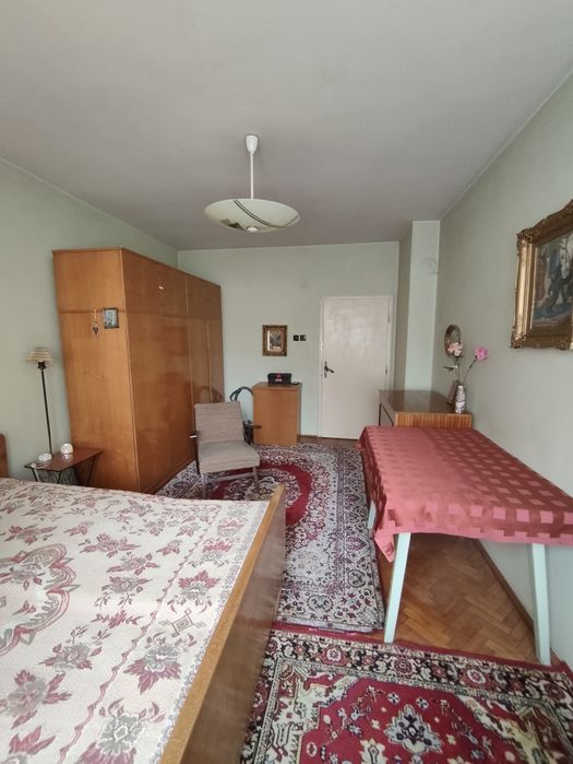 Продавам 3 СТАЕН апартамент