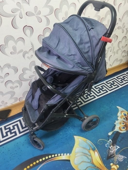Продам детскую коляску складывается