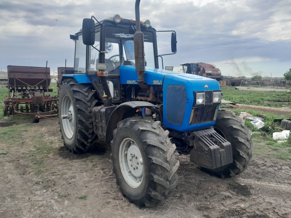 Продаётся трактор Мтз 1221.2