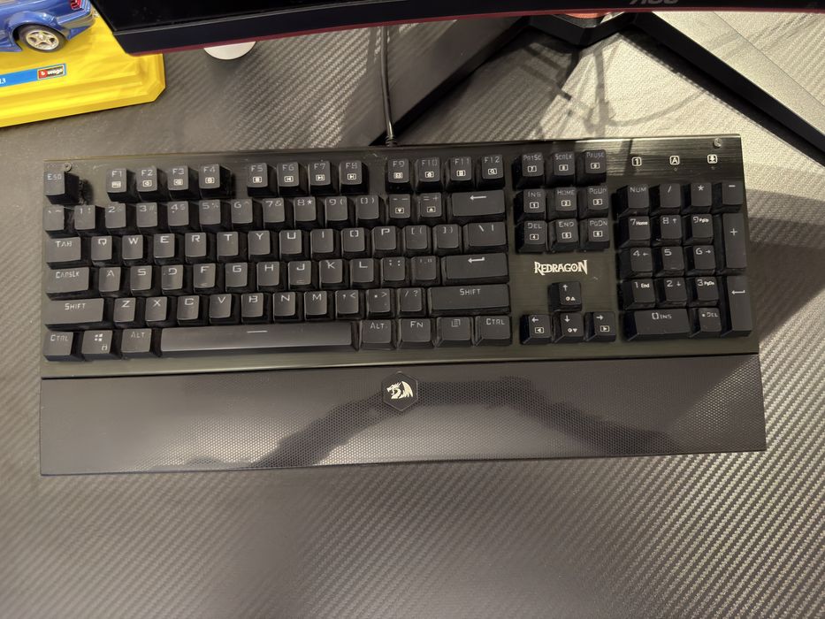 Setup Gaming PC - Monitor - Birou - Mouse - Tastatura