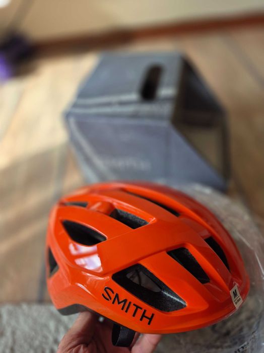 продавам нови каски  с MIP система Specialized Oakley Smith