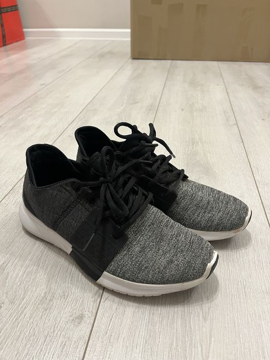 Женские кроссовки