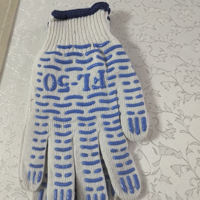 Перчатки строительные.