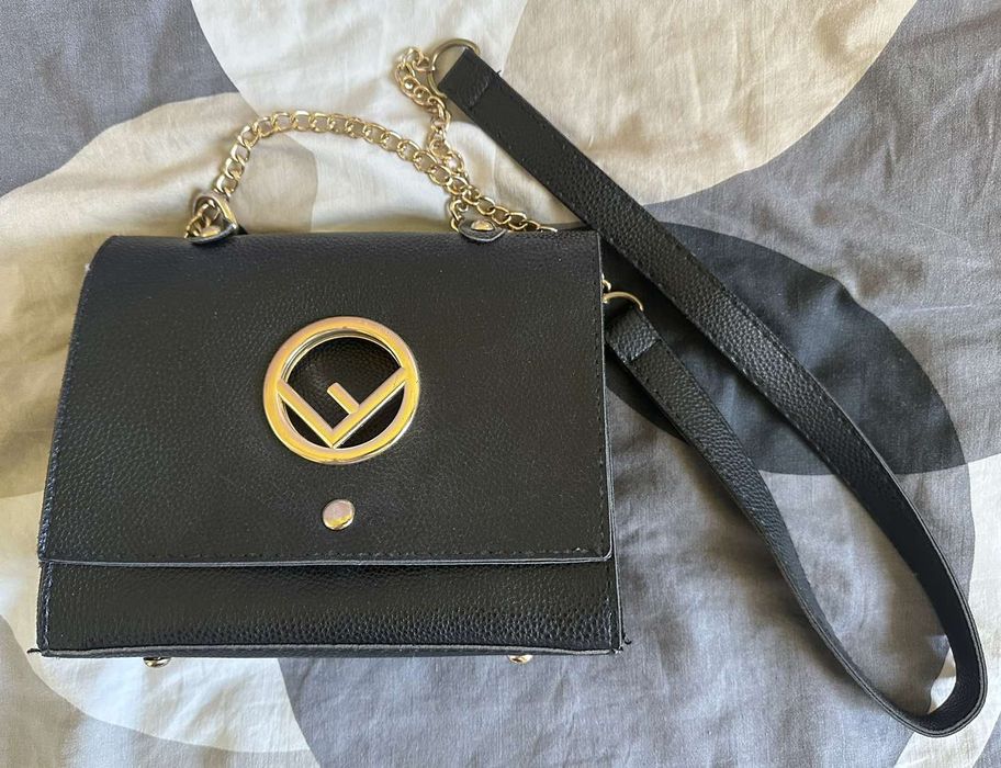 Три различни модели чанти