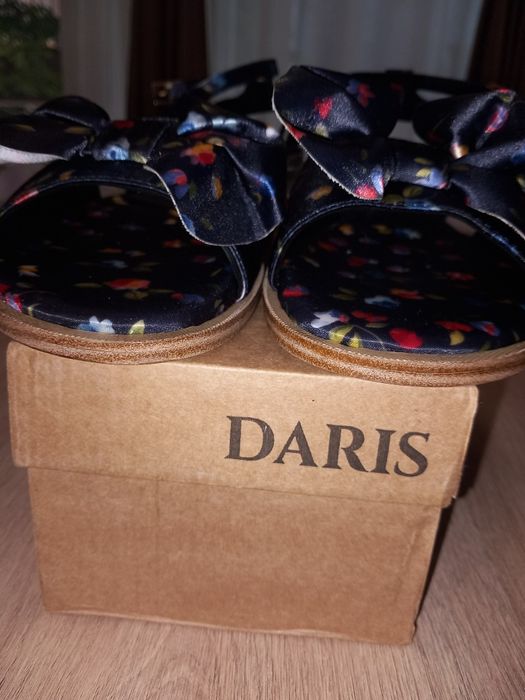 Нови сандали Daris