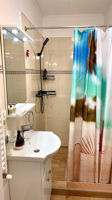 Cameră cu baie proprie de închiriat - extrasezon