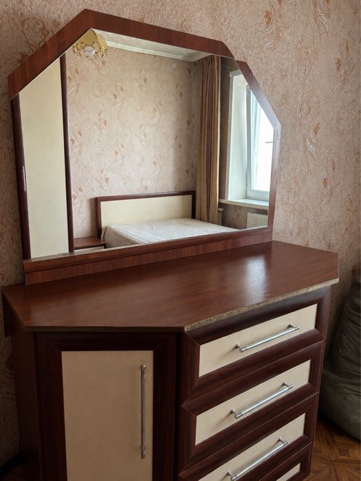 Продам гарнитур полностью