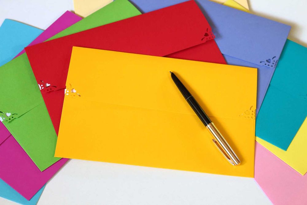 Цветни пликове за покани ваучери картички писма банкноти